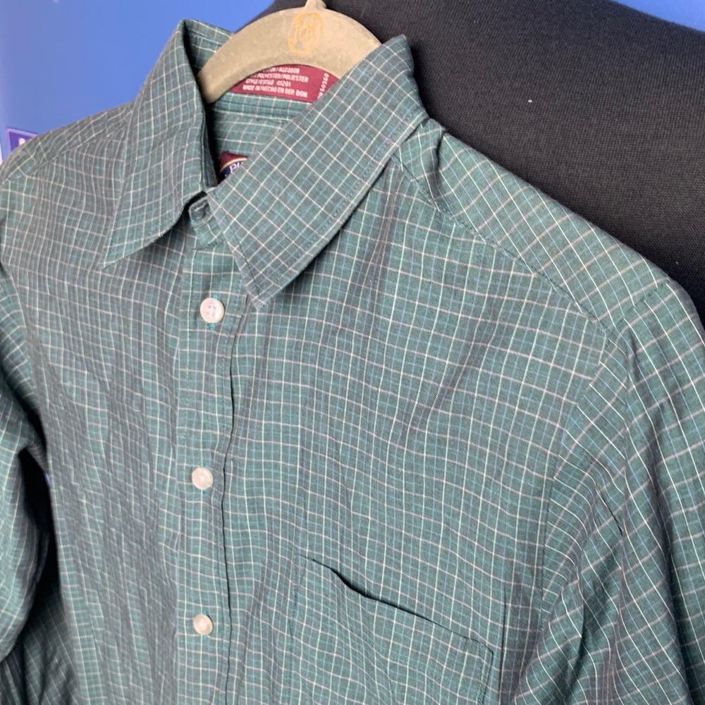 Green button down - Picture 3 of 5